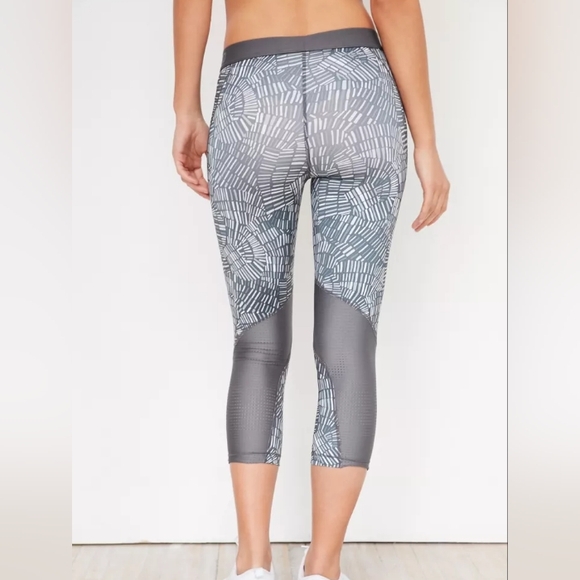 NIKE hyper cool Capri athletic leggings XS - Picture 2 of 8